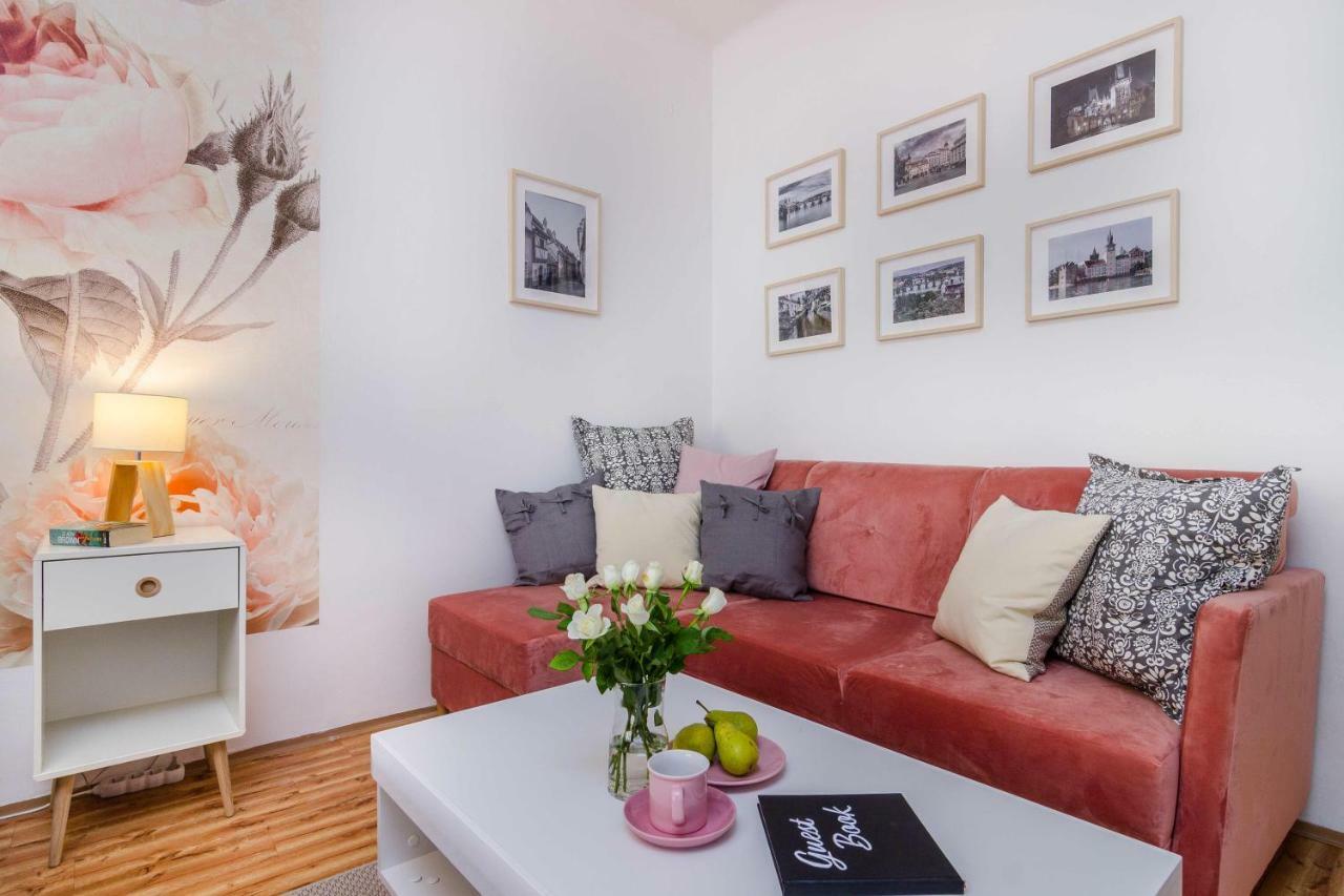 Apt In Prague Charles Bridge 1Km By Michal&Friends Exterior photo