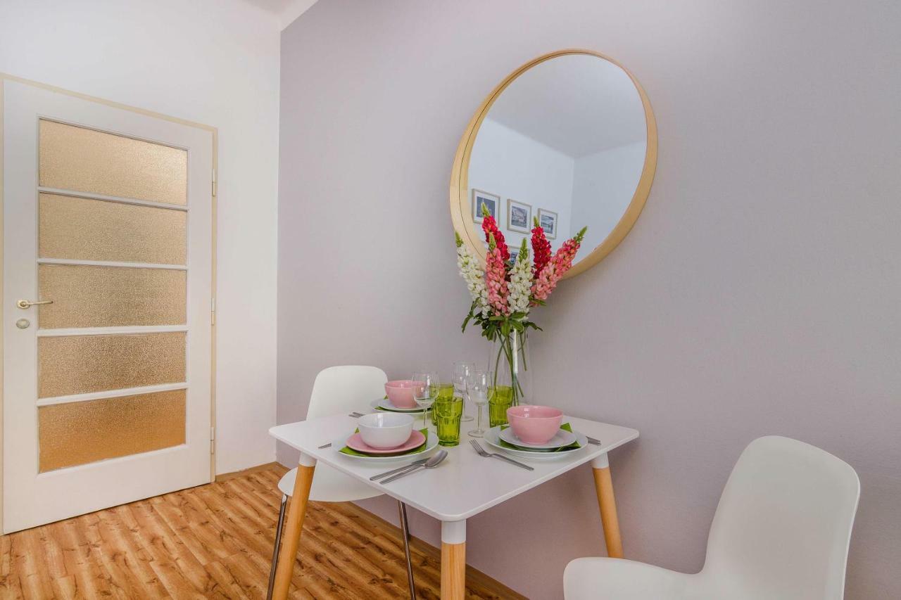 Apt In Prague Charles Bridge 1Km By Michal&Friends Exterior photo